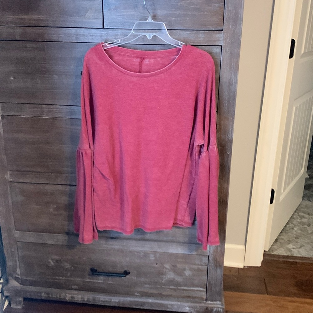 Size large red rust colored top with flowy sleeves
